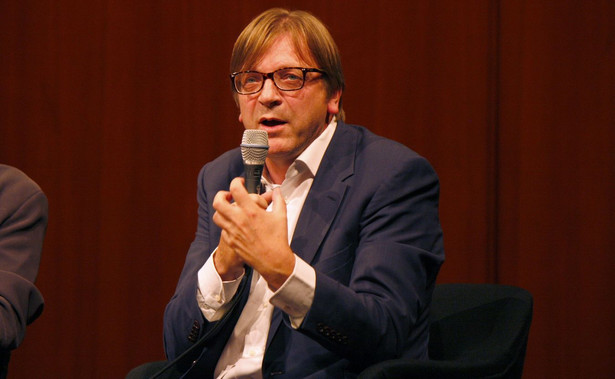 Verhofstadt: Kara dla TVN to powód, by przyspieszyć prace w sprawie Polski