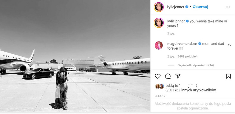 Kylie Jenner i Travis Scott spotkali się z falą krytyki za swoje krótkie loty