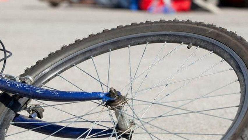 Belezuhannak a kerékpárosok a közműgödörbe Szentendrén - Blikk