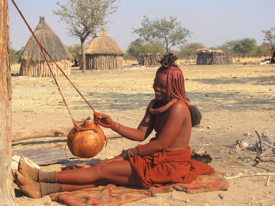 Strój kobiety z plemienia Himba może ważyć nawet 12 kg! 