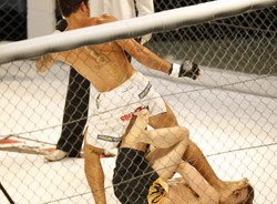 "Cudowne dziecko polskiego MMA" poddało się w I rundzie. Zobacz wideo