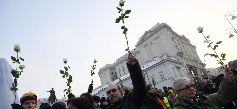 Obywatele RP organizują wiec w 7. rocznicę katastrofy smoleńskiej. Chcą przejść na Krakowskie Przedmieście