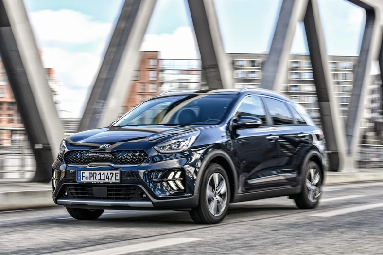 Dwie hybrydy ładowane z gniazdka: Kia Niro i Renault Captur