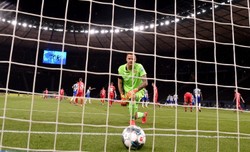 Koszmarny mecz Gikiewicza. Puścił 4 gole. Piątek znów w cieniu Ibisevica