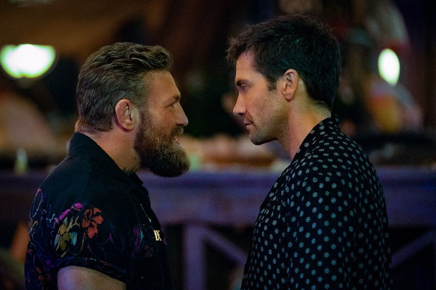 Conor McGregor i Jake Gyllenhaal w filmie "Road House"