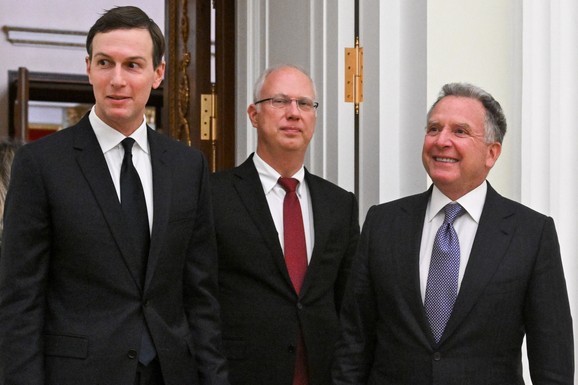 PUTINOV ČOVEK U AMERICI Počinju pregovori o Ukrajini i ekonomskoj saradnji između SAD i Rusije: Sve se dešava pre jedne VAŽNE ODLUKE Vašingtona