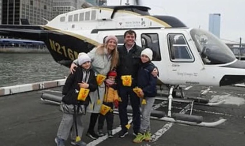 Agustin Eskobar sa porodicom