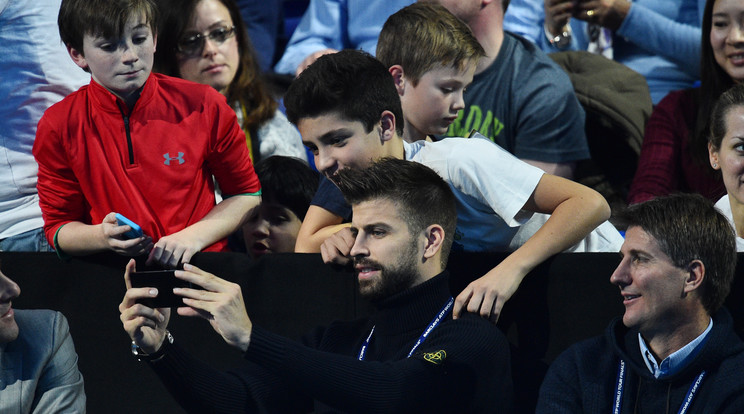 Piqué kilátogatott a szerb teniszező meccsére /Fotó: AFP