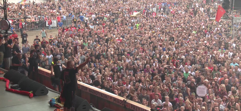 Przemowa Owsiaka na Przystanku Woodstock i wspólnie odśpiewany hymn Polski