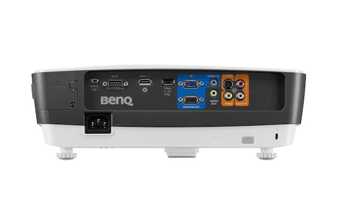 Nowe projektory BenQ mają pokaźną liczbę złącz