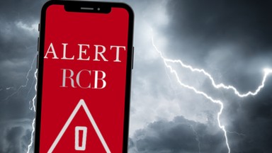 Zbliżają się potężne ulewy i burze. Wydano ostrzeżenia meteorologiczne i alert RCB