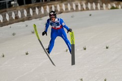 Narciarskie MŚJ: Srebrny medal polskich skoczków