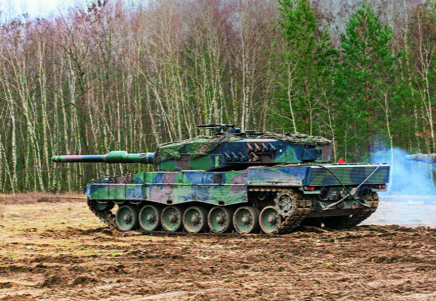 Trochę to trwało, ale Berlin w końcu zgodził się dostarczyć Ukrainie 14 czołgów Leopard 2 i zatwierdził ich przekazywanie przez państwa sojusznicze. Kijów liczy, że od wszystkich krajów otrzyma sto takich czołgów.