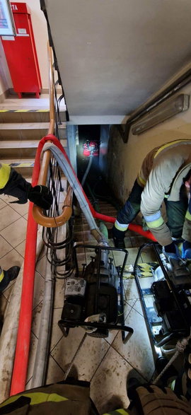 Interwencja straży pożarnej przy ul. Towarowej w Czechowicach-Dziedzicach - 27.12.2022 - autor: OSP Dziedzice