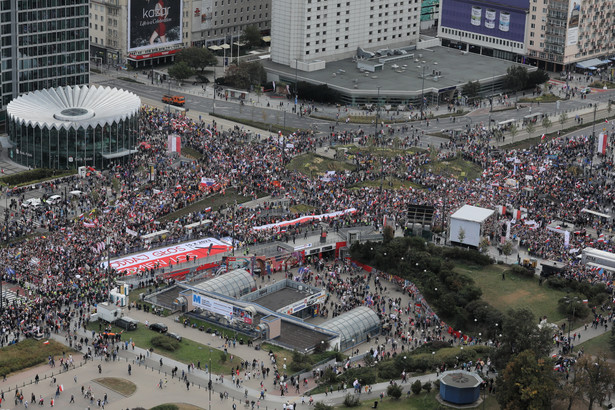 W kulminacyjnym momencie w "Marszu Miliona Serc" Koalicji Obywatelskiej brało udział około miliona osób. To dane Stołecznego Centrum Bezpieczeństwa