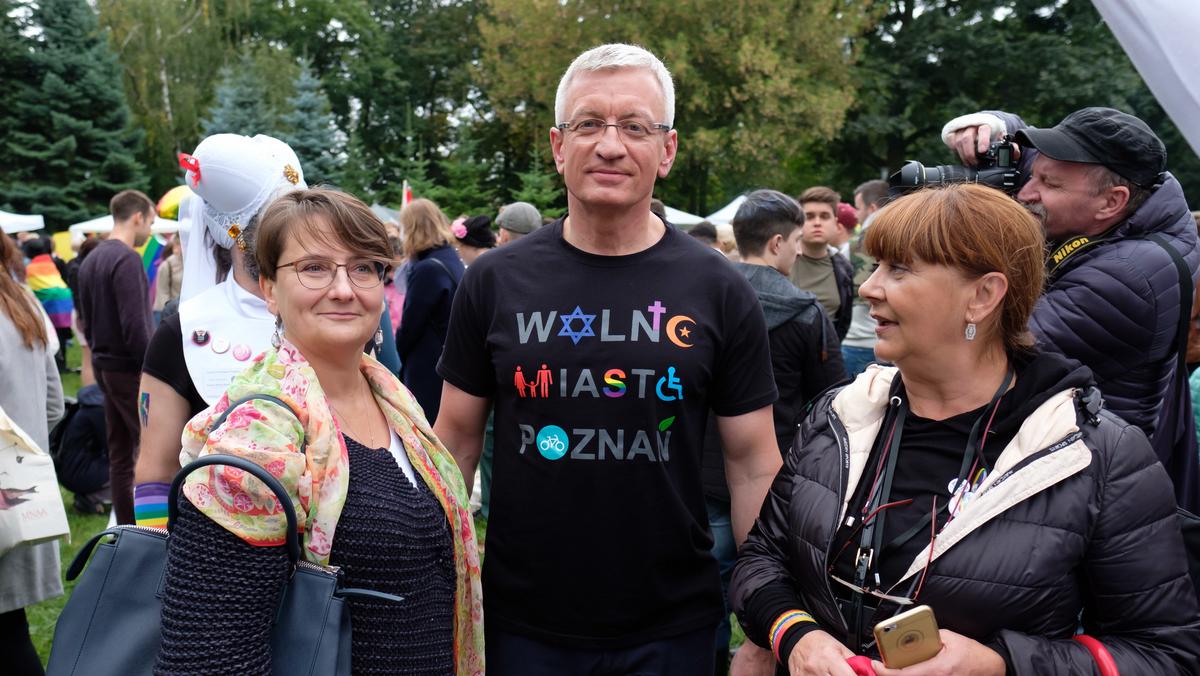 Prezydent Poznania Jacek Jaśkowiak (C) z żoną Joanną Jaśkowiak marsz równości poznań