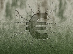 Europa powinna porzucić euro razem z oszczędnościami