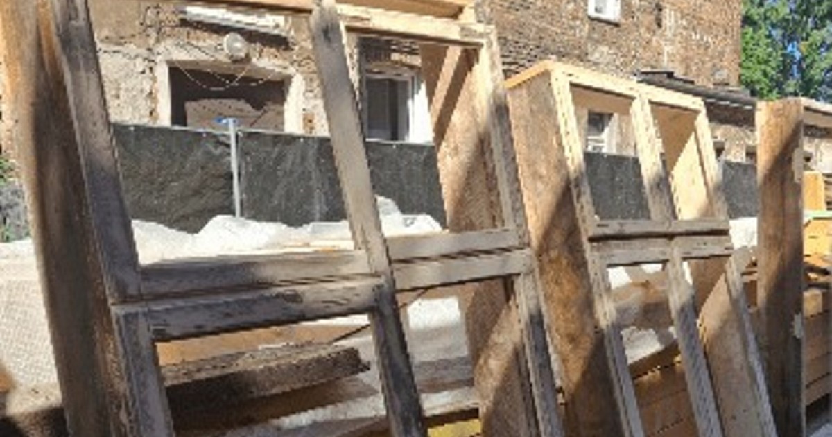 Unikatowy drewniak odzyskuje blask. Warto ratować takie perełki!