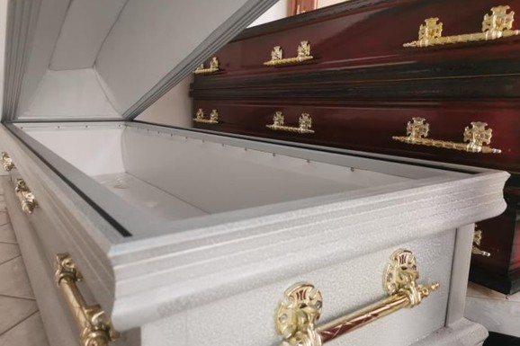 ODLAZE NA ONAJ SVET KAO FARAONI Ljudi dolaze sa sve čudnijim zahtevima za sahrane: Kupuje sarkofag od 3.000 evra, a evo šta je najtraženije