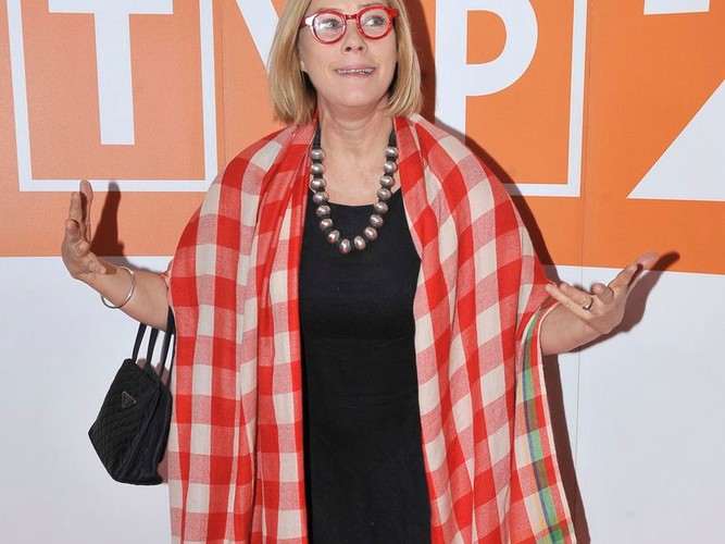 Małgorzata Potocka w szalu przypominającym obrus