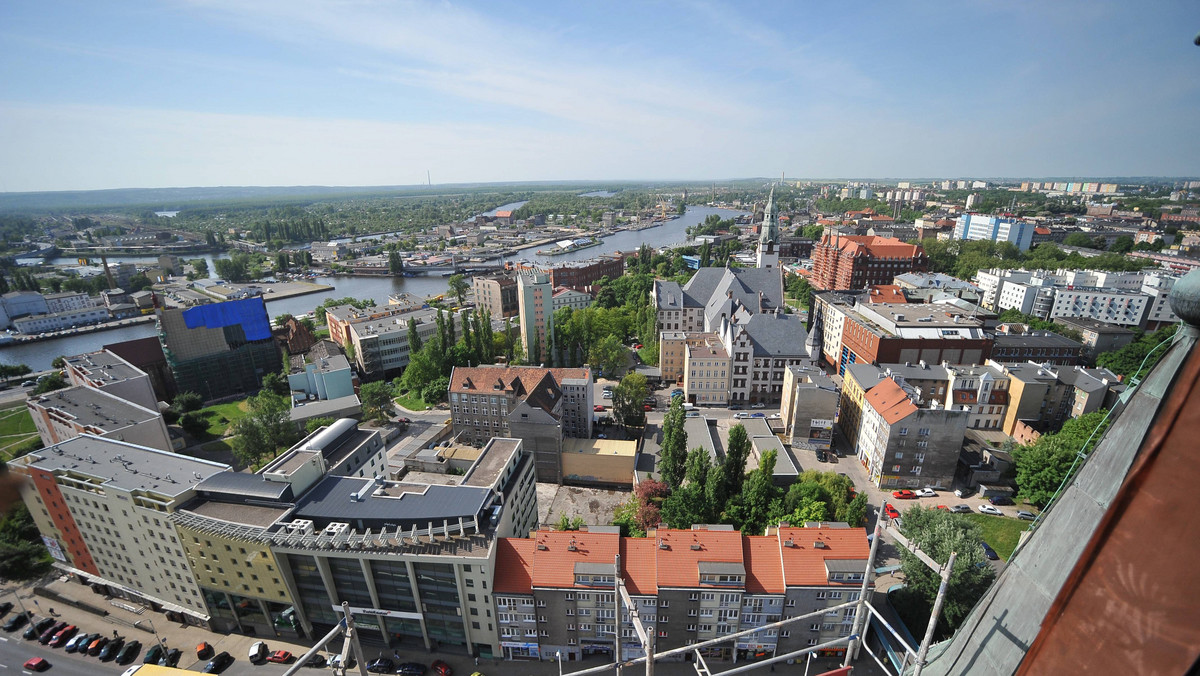 Od soboty otwarto dwie kluczowe ulice w szczecińskiej dzielnicy Niebuszewo - Arkońską i Niemierzyńską. Zakończyła się modernizacja tych arterii. Koszt inwestycji to ok. 54 mln zł, z czego 42 mln zł stanowi dotacja unijna.