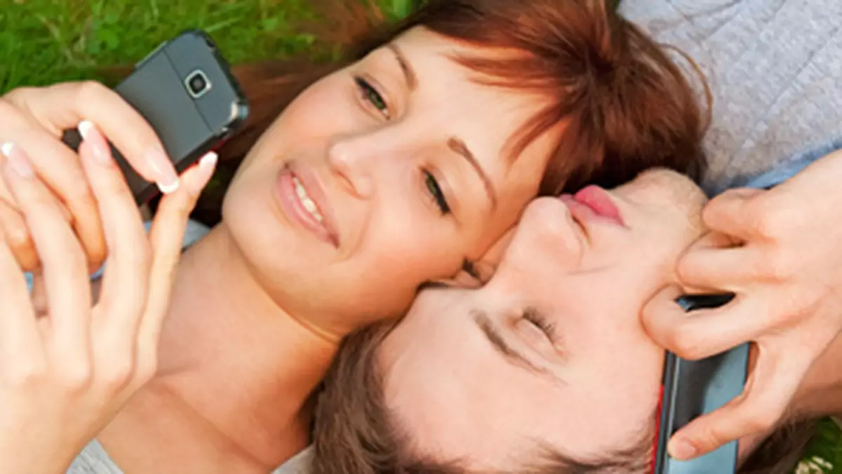 Play uruchomi serwis randkowy na smartfony?