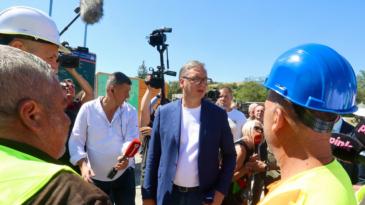 Aleksandar Vučić, u okviru posete jugozapadu Srbije, obilazi radove na putu Ivanjica-Sjenica, u ivanjičkoj opštini