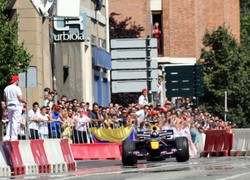 Ulice Pampeluny pełne koni mechanicznych