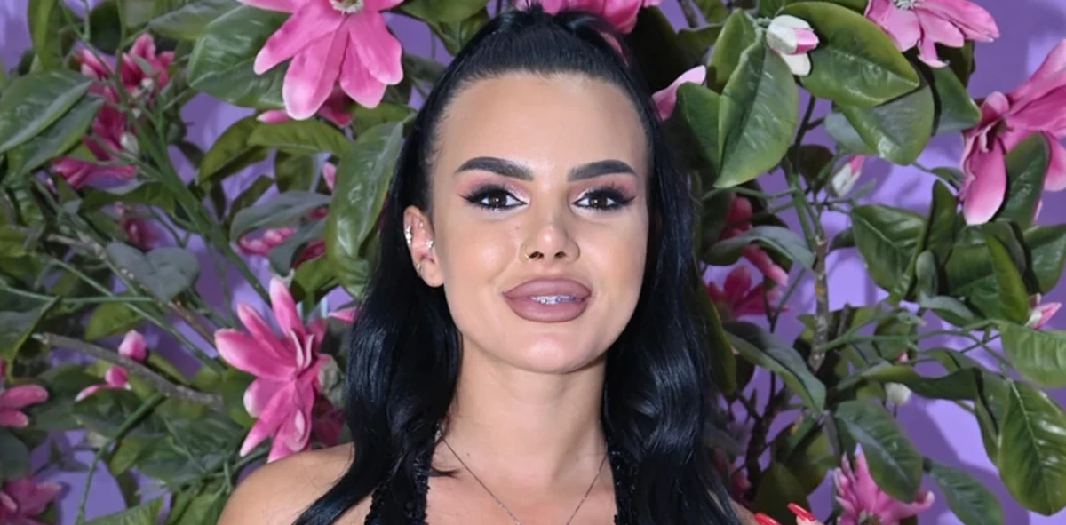Ponovo srećna u ljubavi: Anita Stanojlović viđena kako ide ruku pod ruku sa novim dečkom! (Foto)