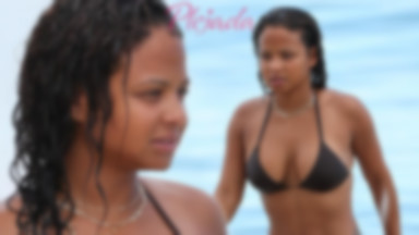 Christina Milian (znów) kusi w bikini. Czarny kolor jej pasuje?