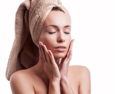 Zaopiekuj się nią. Jak rozpoznać cerę suchą i normalną i właściwie je pielęgnować?