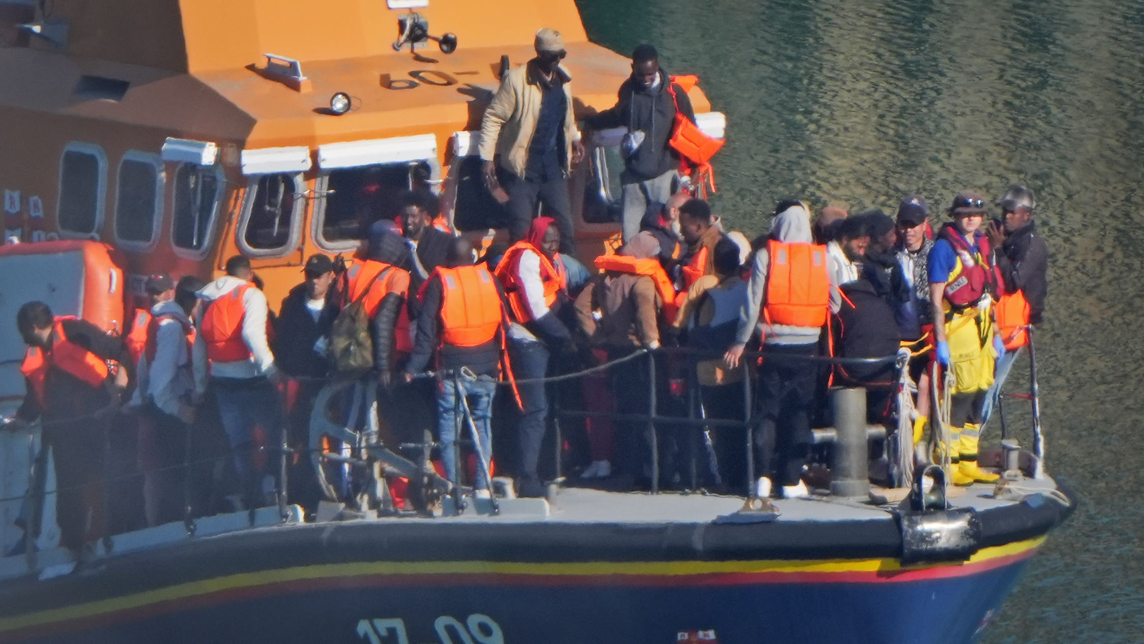 'Nationwide blitz' on illegal working promised alongside migrant return deal with France