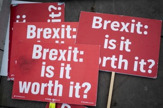 Umowa w sprawie brexitu odrzucona. Opozycja składa wniosek o wotum nieufności dla rządu Theresy May