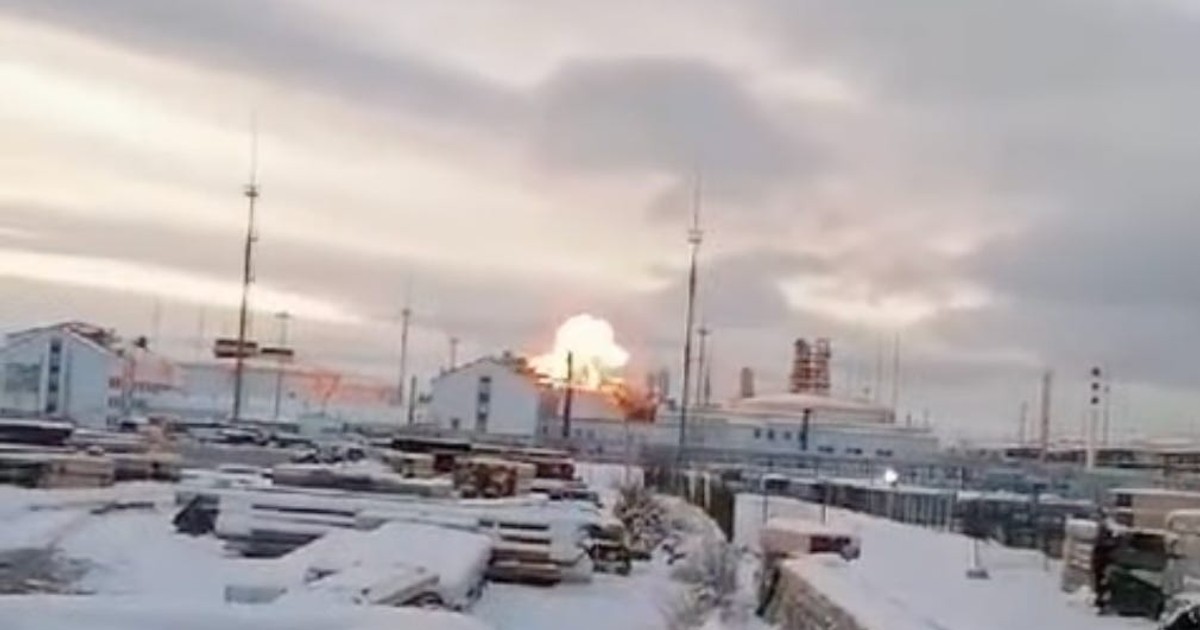 Video shows a Ukrainian long-range drone strike on a Russian port used ...