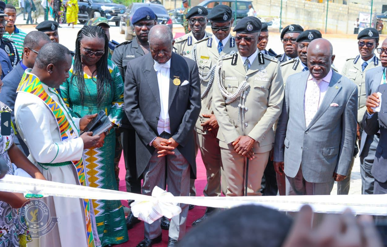 Otumfour commissioned a new police station in KNUST