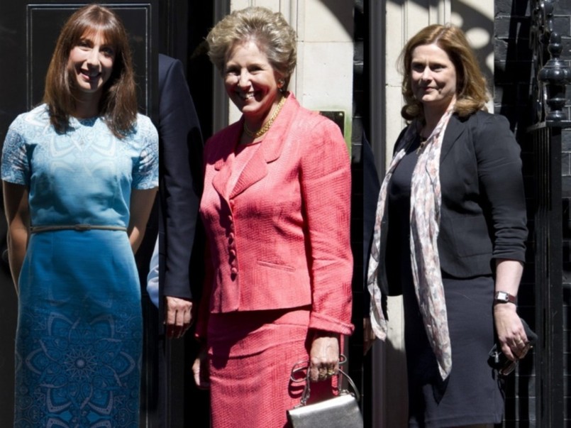 Od lewej: Samantha Cameron, Norma Major i Sarah Brown