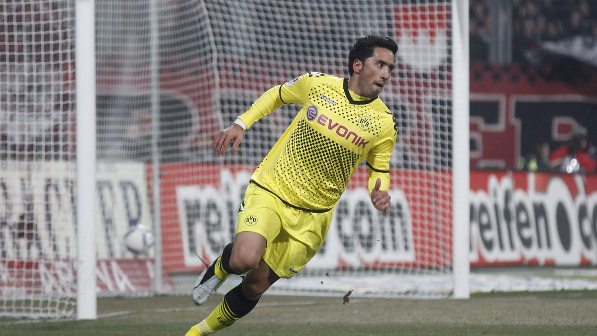 Lucas Barrios był w zimowym okienku transferowym bliski odejścia z Borussii Dortmund, ale ostatecznie został w klubie. Niewykluczone jednak, że po sezonie zmieni pracodawcę, bo agent zawodnika chce zaoferować jego usługi hiszpańskim klubom z FC Barcelona na czele.