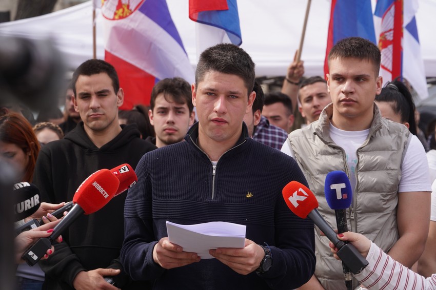 Miloš Pavlović, studenti u Pionirskom parku