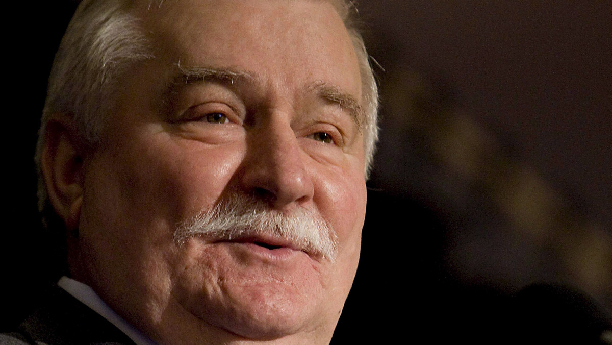 - Nie dałem się złamać w 1970 roku - napisał w środę na swoim blogu b. prezydent Lech Wałęsa odpowiadając w ten sposób autorom "Encyklopedii Solidarności", w której znalazła się informacja, że Wałęsa był zarejestrowany jako TW "Bolek".