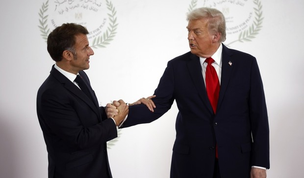 Emanuel Makron i Donald Tramp na samitu o Gazi u Šarm el Šeiku 13. oktobra 2025.