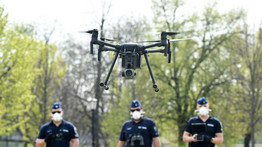Koronavírus: drónnal is ellenőrzik a kijárási korlátozást a szolnoki zsaruk – galéria