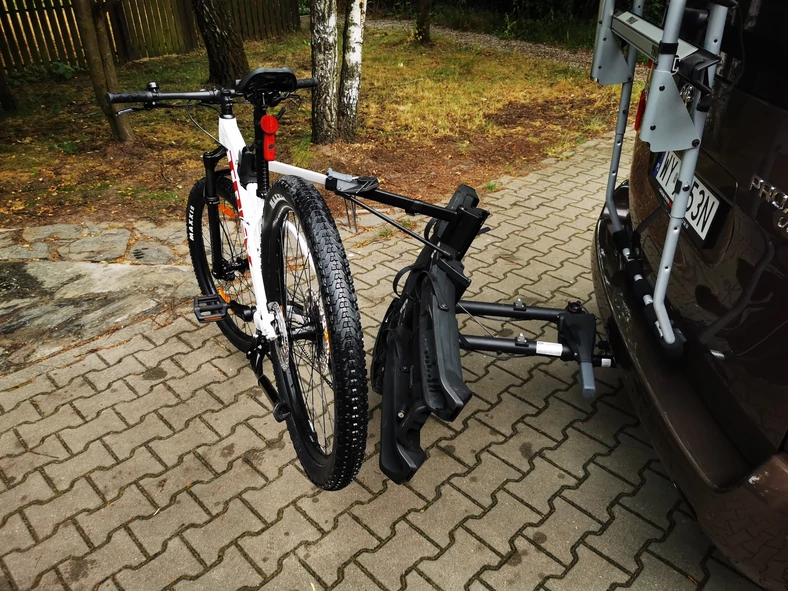 Bagażnik może służyć jako stojak serwisowy do roweru