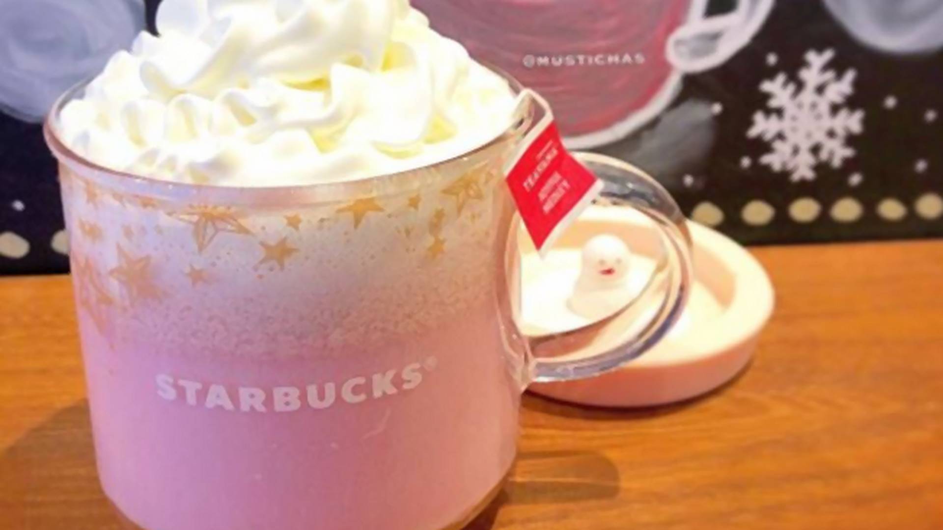 Millennials pink latte w Starbucksie. Różowy napój podbija Instagrama