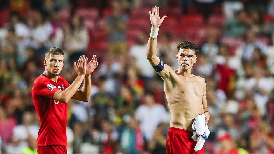 Ruben Dias (z lewej) i Pepe powinni stworzyć duet stoperów podczas EURO 2020