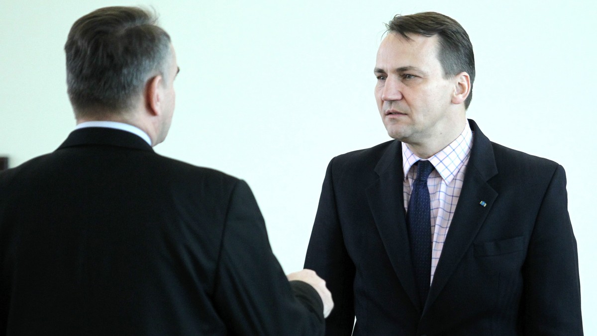 Szef MSZ Radosław Sikorski udaje się w poniedziałek z dwudniową wizytą do Niemiec. Na forum Niemieckiego Towarzystwo Polityki Zagranicznej będzie mówił m.in. o polskich propozycjach dotyczących podejmowania decyzji w UE.