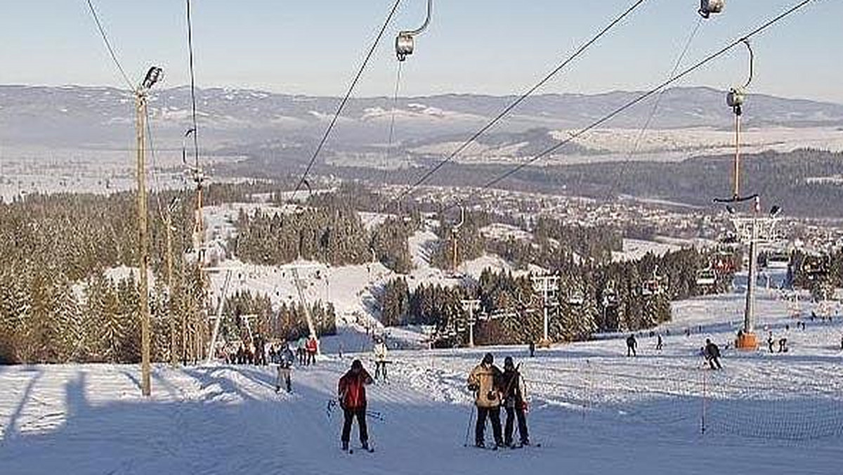 Podczas mijających ferii zimowych rosnącym zainteresowaniem cieszył się wypoczynek w miejscowościach narciarskich na Podhalu i w Beskidzie Śląskim; mniej turystów odwiedziło Zakopane i turystyczne miejscowości w Bieszczadach - oceniają hotelarze i gestorzy wyciągów.