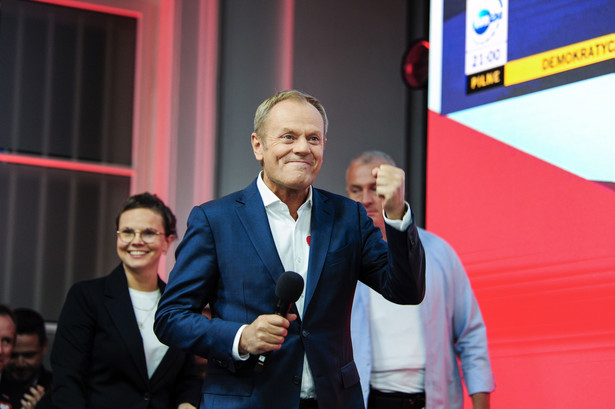 Donald Tusk, former president of the European Union (EU) and leader of the Civic Coalition, reacts to exit polls during an election night rally in Warsaw, Poland, on Sunday, Oct. 15, 2023. Poland’s opposition is on course for a majority after Sunday’s election, an upset that would deny the ruling nationalists a third term and see the country re-engage with the European Union. Photographer: Damian Lema?ski/Bloomberg