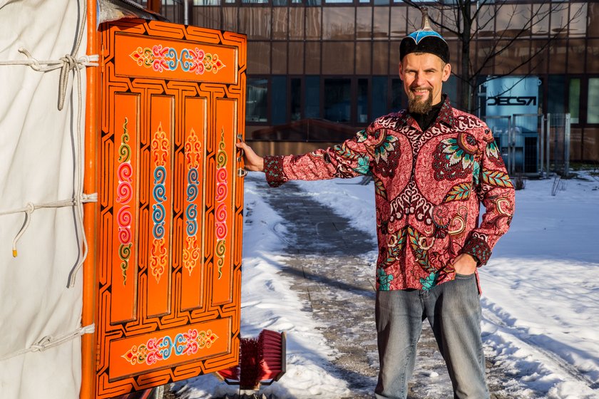 Podróżnik Piotr Śliwiński zamieszkał w mongolskiej jurcie na Politechnice Krakowskiej