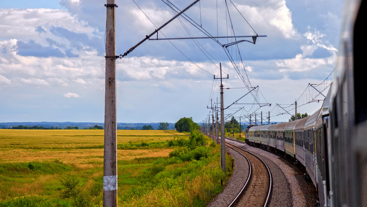 Przynajmniej 2,5 mld zł zaplanowano na inwestycje w modernizację i rozbudowę infrastruktury kolejowej na Dolnym Śląsku w latach 2014-20. Prace obejmą 400 km linii kolejowych - podała w piątek spółka PKP PLK. Dotąd rocznie wydawano w regionie ok. 400 mln zł na ten cel.
