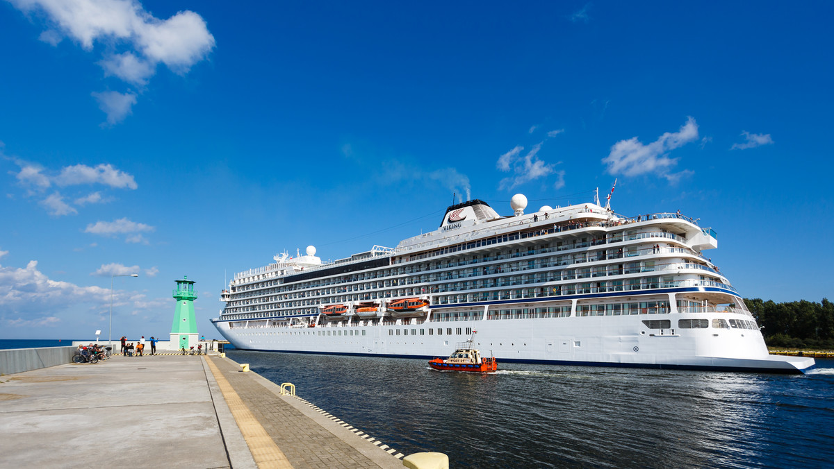 Rekordową liczbę – 67 – wizyt statków pasażerskich z całego świata zanotował w zakończonym tegorocznym sezonie turystycznym Port Gdańsk. Na pokładzie jednostek przypłynęło ponad 30 tysięcy osób. W Porcie Gdynia gościło natomiast 50 dużych wycieczkowców.